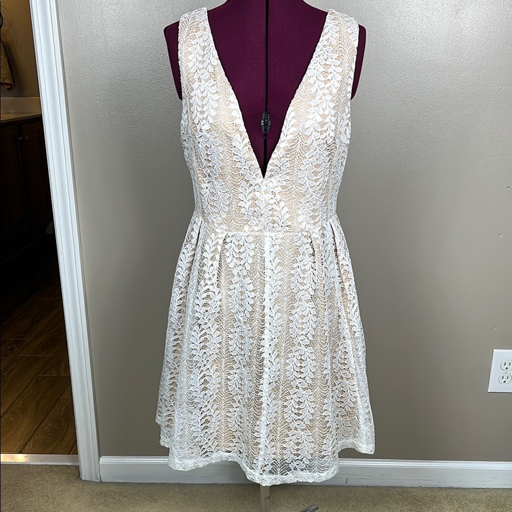 NWOT LULUS All of My Heart White Lace Overlay Dress Size Medium